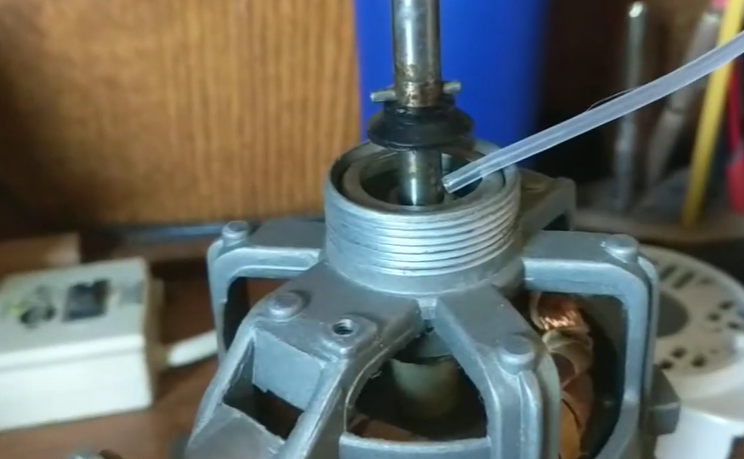 Can I Use to Lubricate My Fan