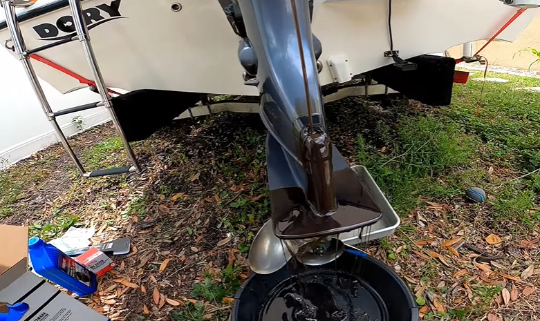 \ Change Oil in Yamaha 115 4 Stroke Outboard