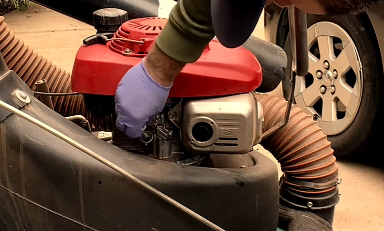 How to Change the Oil on a Billy Goat Vacuum