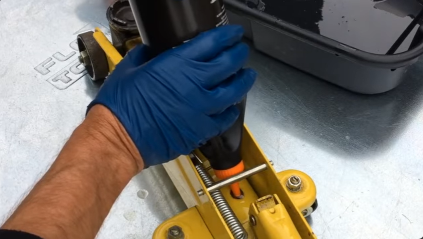 How to Change Jack Oil