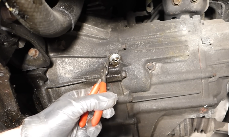 How to Check Oil Level in Gearbox