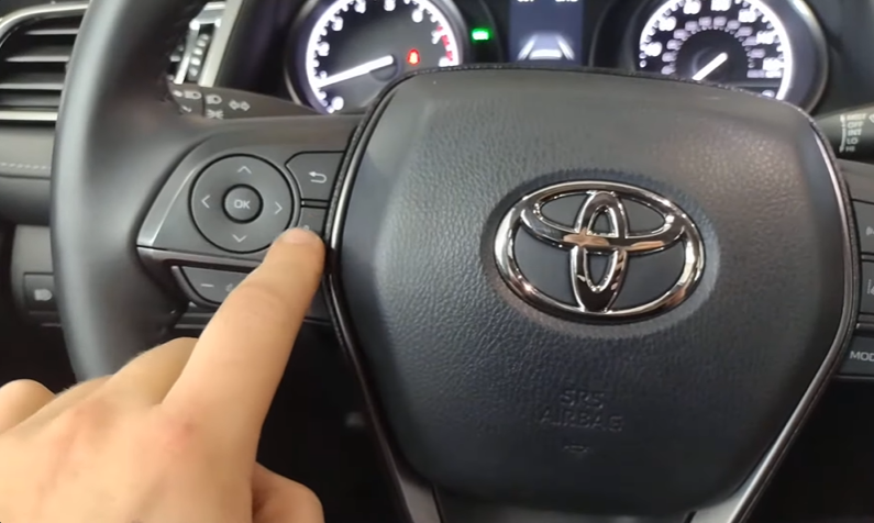 How to Check Oil Percentage in Toyota Camry 2020