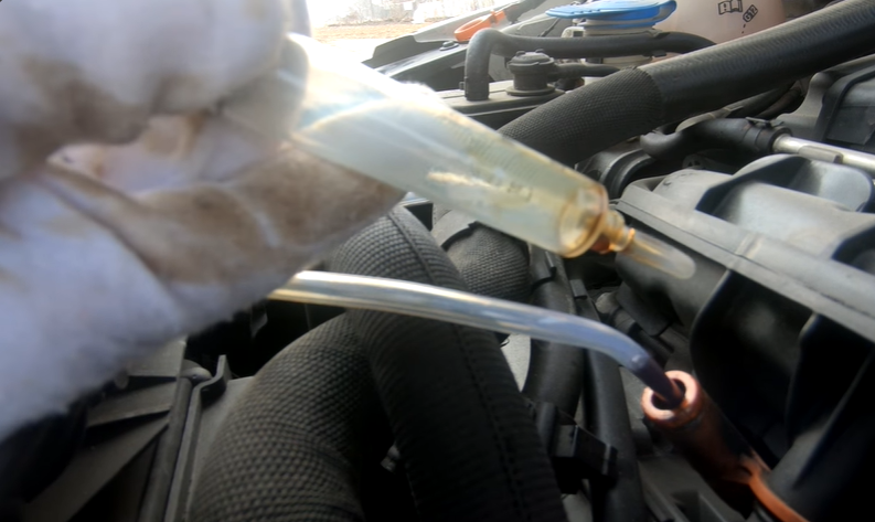 How to Drain a Small Amount of Engine Oil