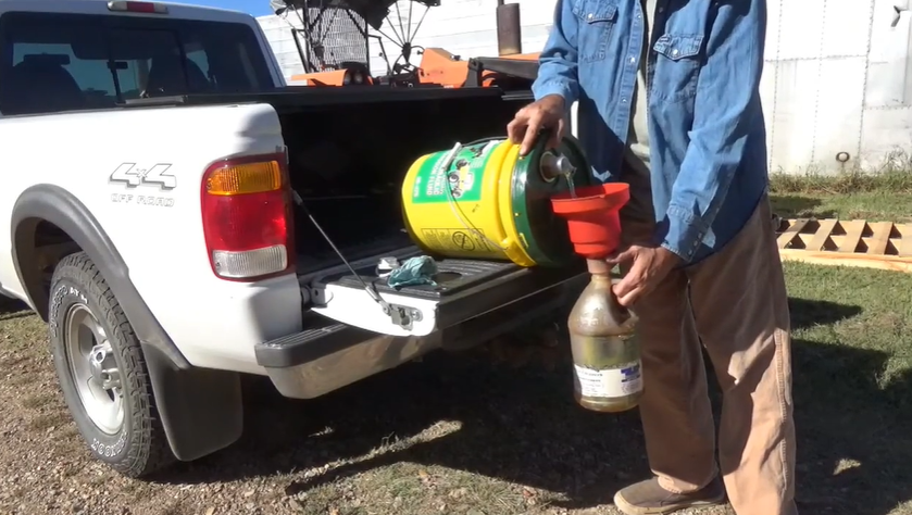 How to Get Oil Out of 5 Gallon Bucket