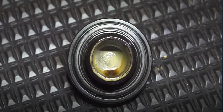 How to Remove Moisture from Engine Oil