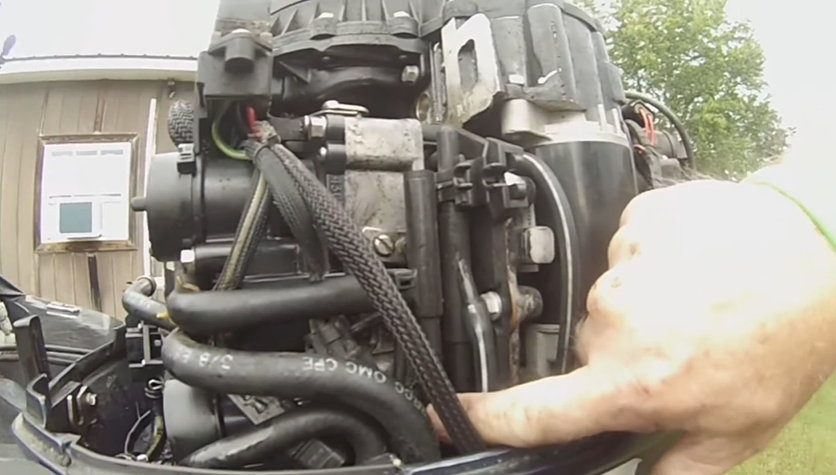  Remove Oil Injection Evinrude Outboard