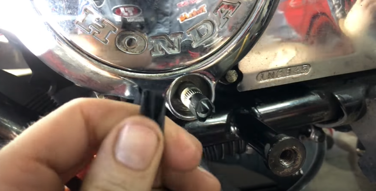 How to Stop an Oil Leak on a Motorcycle