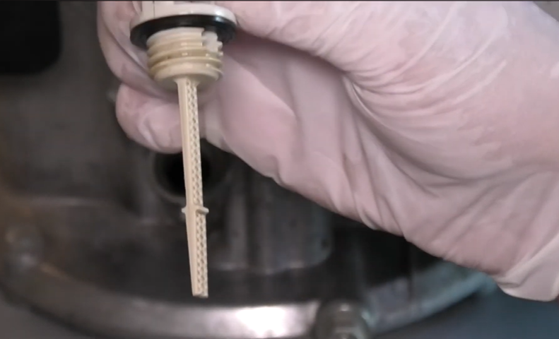 Check Oil  level on Honda Small Engine